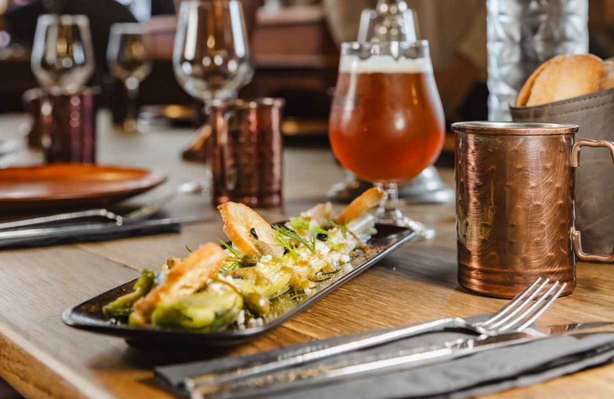 table flat restaurant mouton blanc